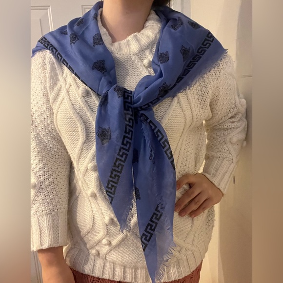 NEW VERSACE blue Medusa Greca Large silk mix shawl scarf - Picture 8 of 15